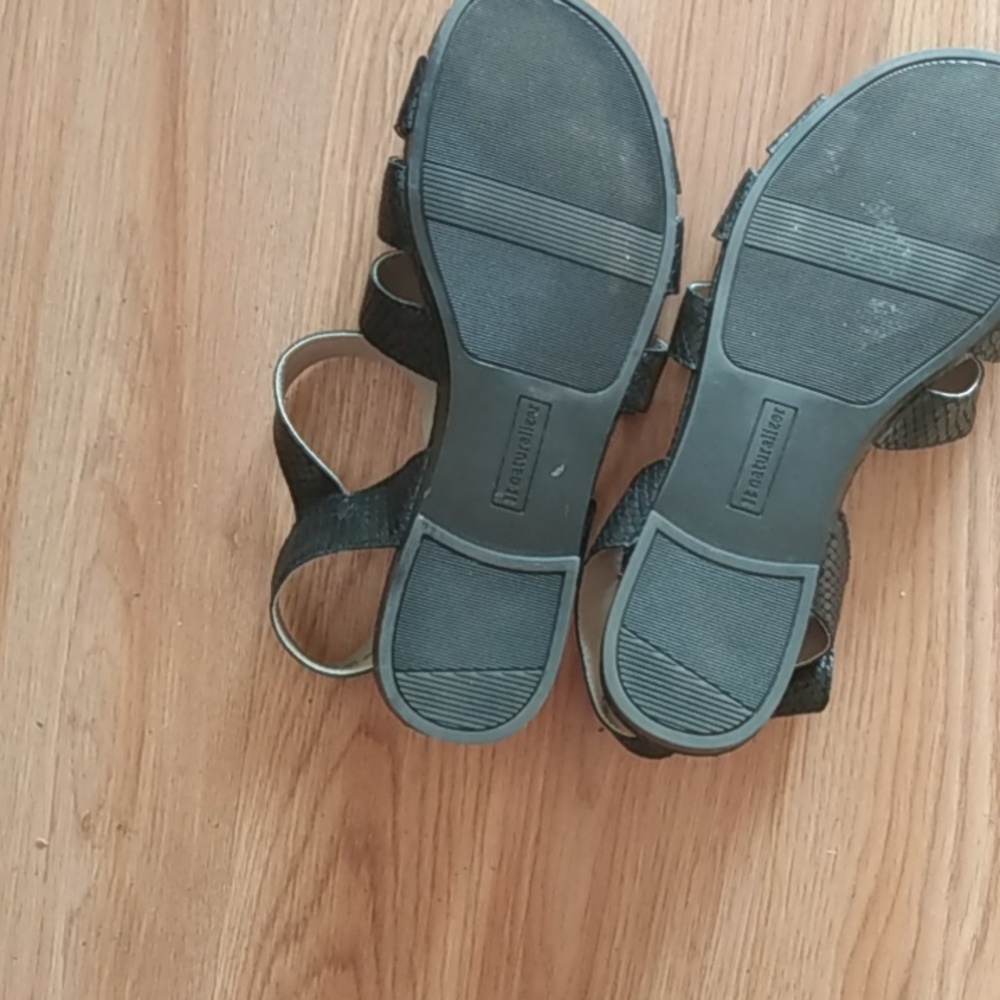Sandals - Picture 2 of 9